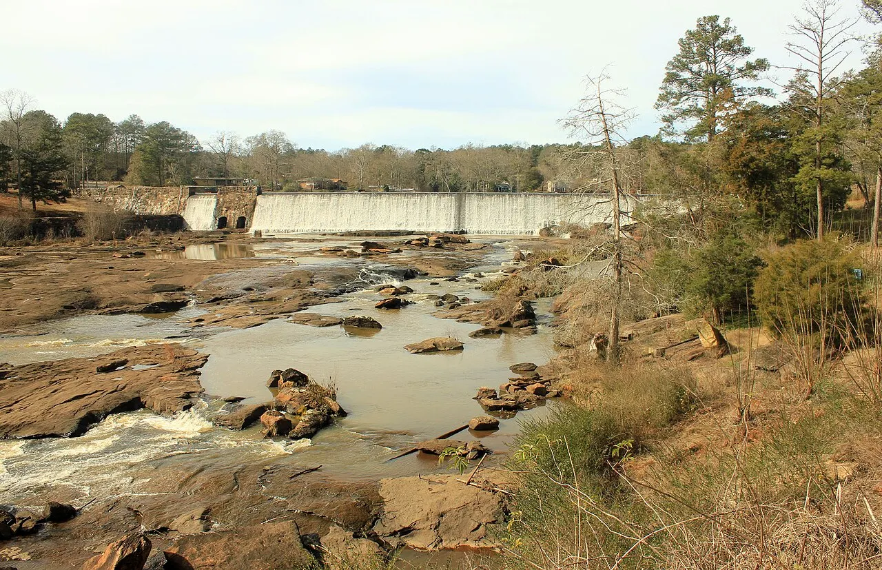 Water flowing over the dam and rocks at High Falls State Park in Georgia.