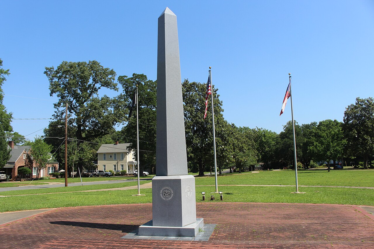 Memorial obelisk, flagpoles, paths and lawn at Everett Square Park in Fort Valley.