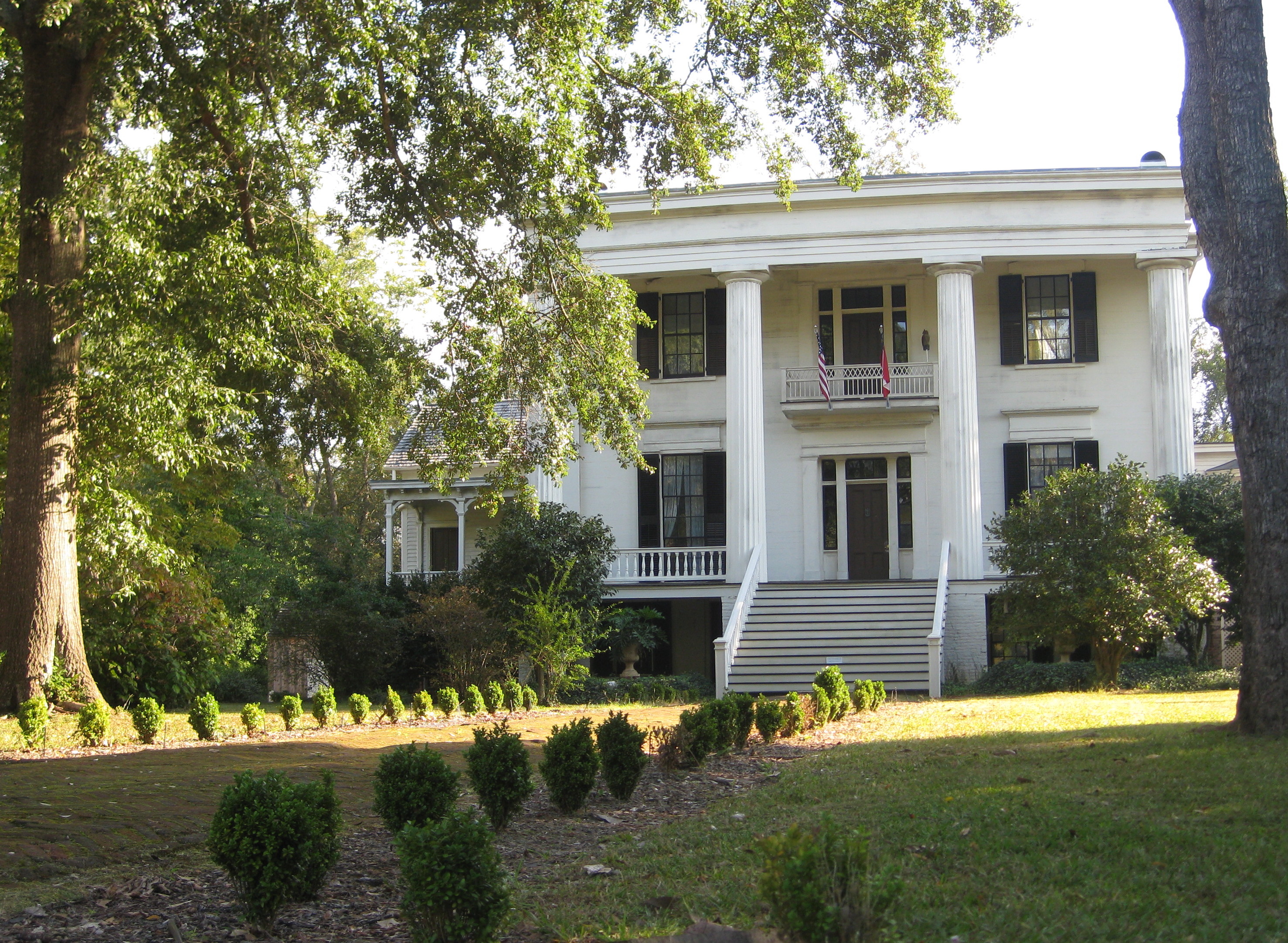 The white Greek Revival facade and broad steps of the Robert Toombs House in Washington.
