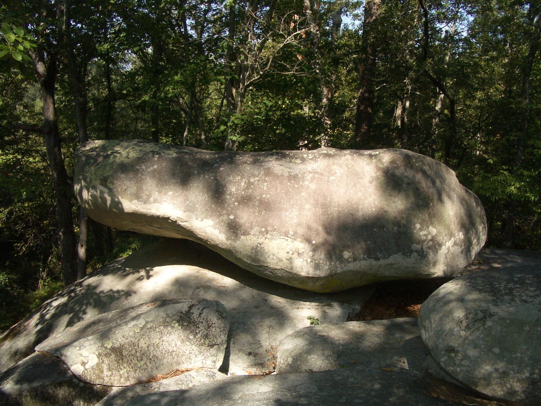 The large balanced granite formation at Shaking Rock Park, photographed in 2007.
