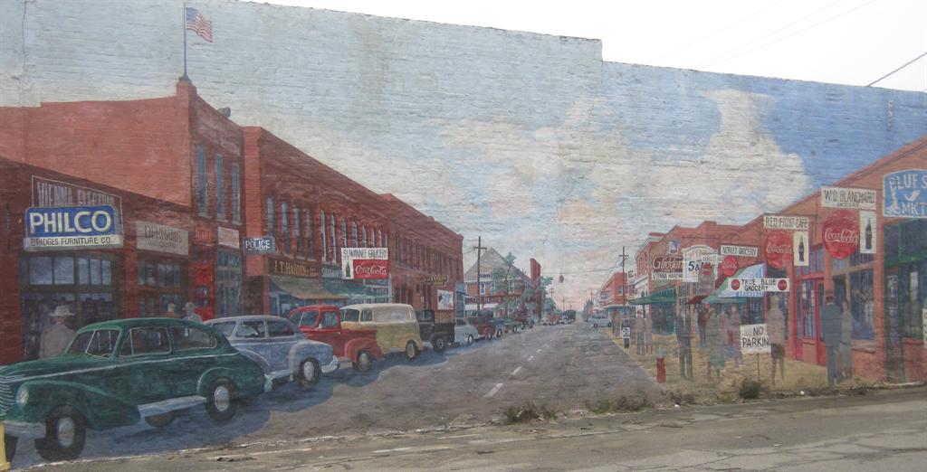 Vienna's downtown mural depicting the town's 1930s commercial street.