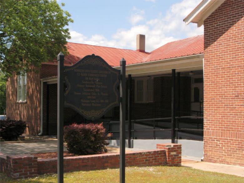 The brick Thomas Jefferson Elder Community Center and its historical sign in Sandersville.